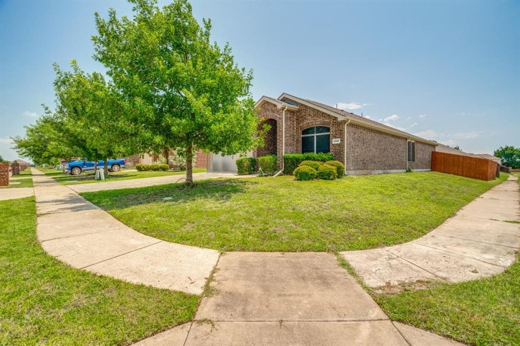 1127 Roman Dr