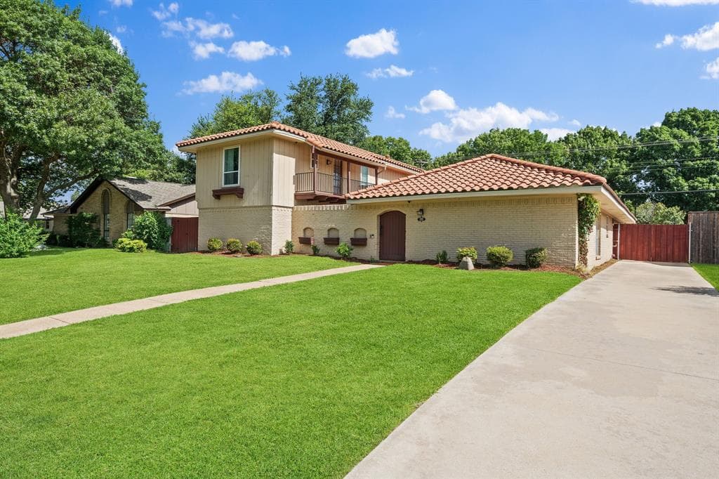 416 Forest Grove Dr