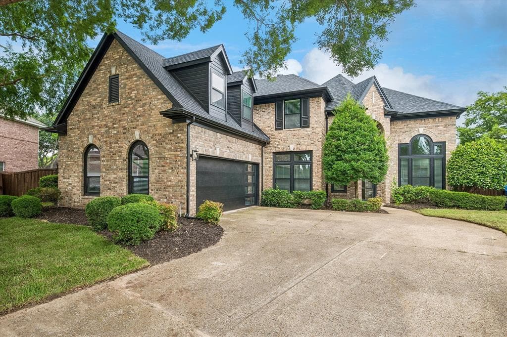 407 Greenway Ct