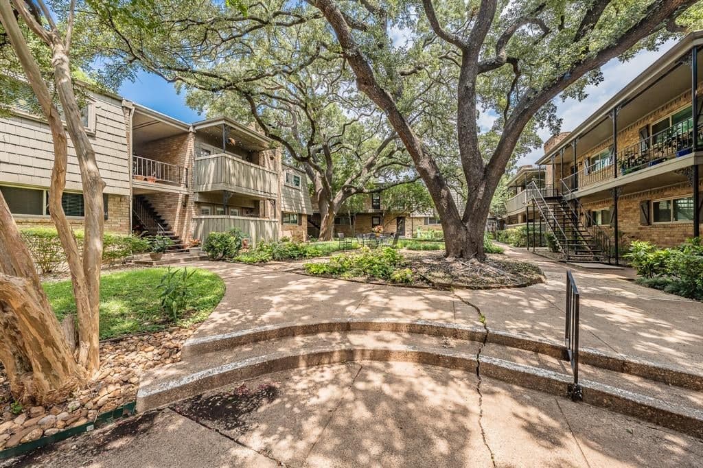 7706 Meadow Rd Apt 225