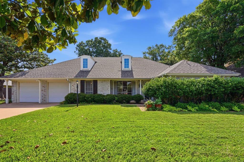 858 Canyon Ct