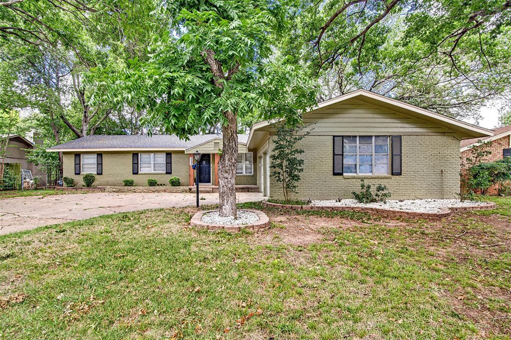 1206 Waggoner Dr