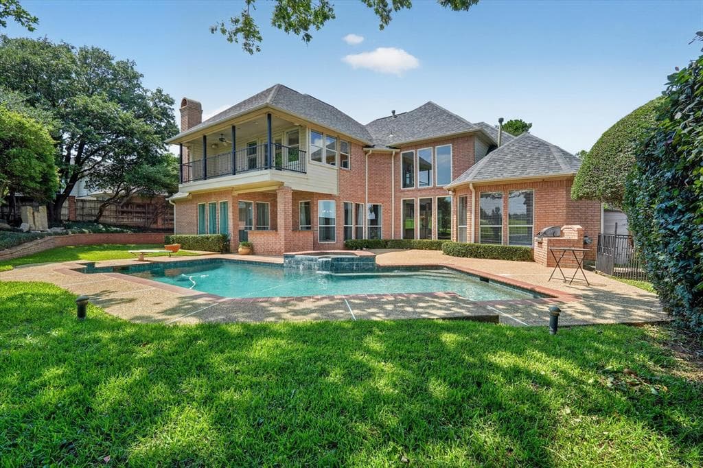 702 Buttermilk Dr