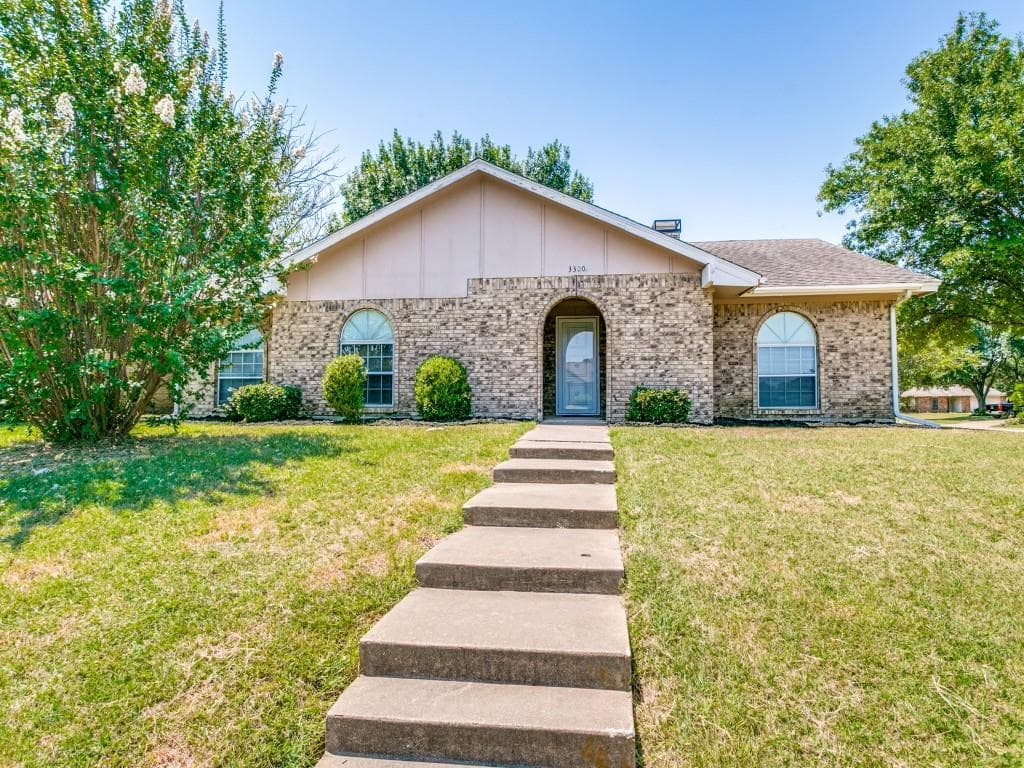 3300 Heritage Ln