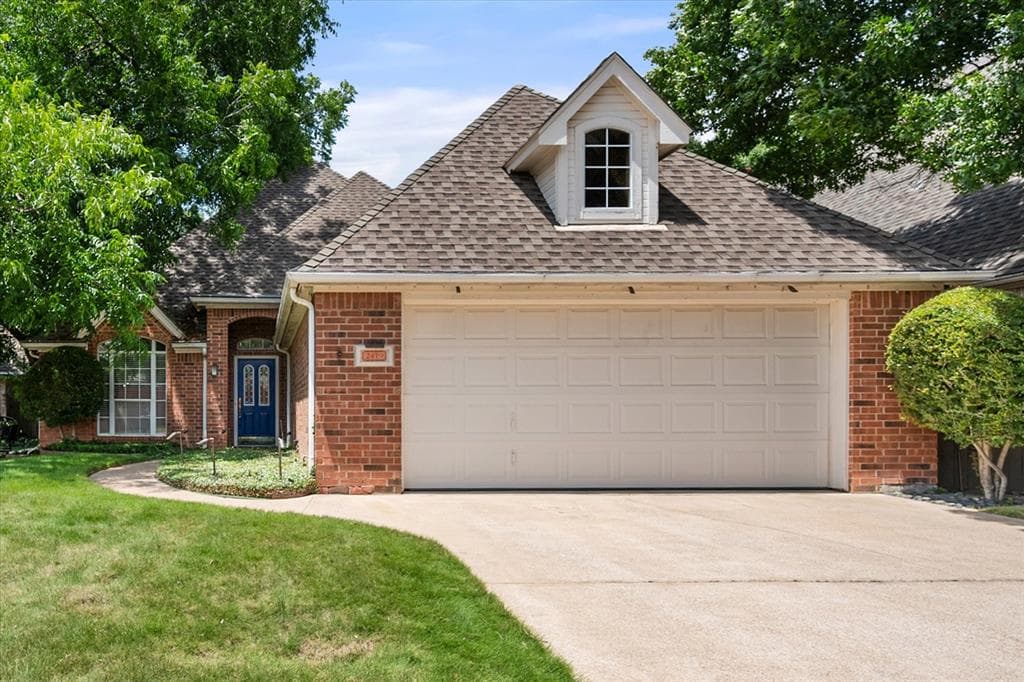 2419 Strait Ln