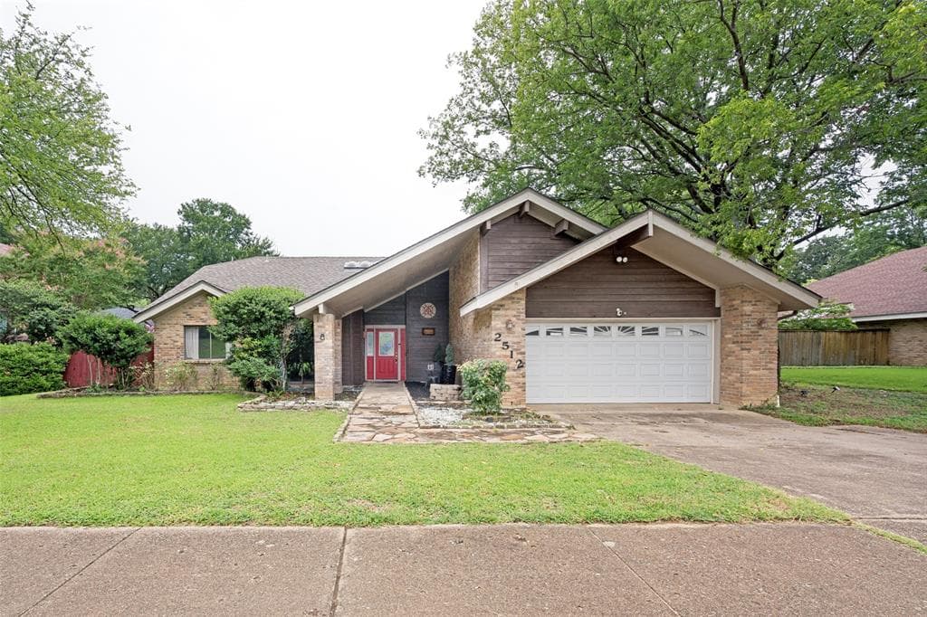 2512 Winding Hollow Ln