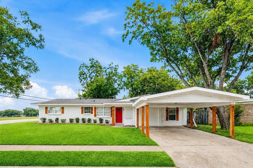 1301 Manor Dr