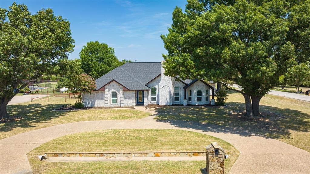 14205 Red Wood Cir N