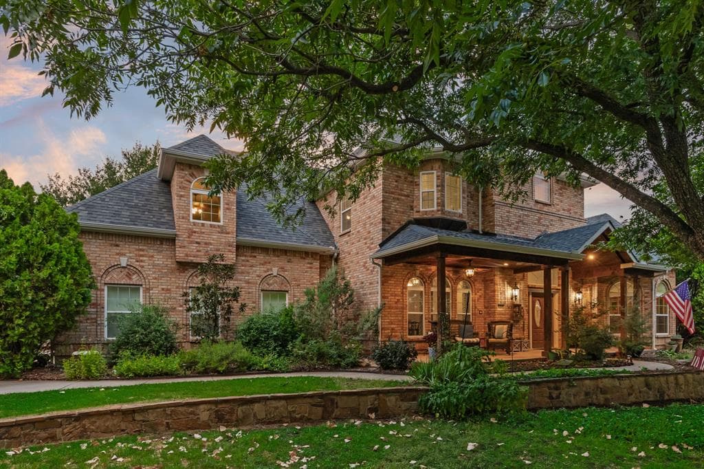810 Cross Timbers Dr