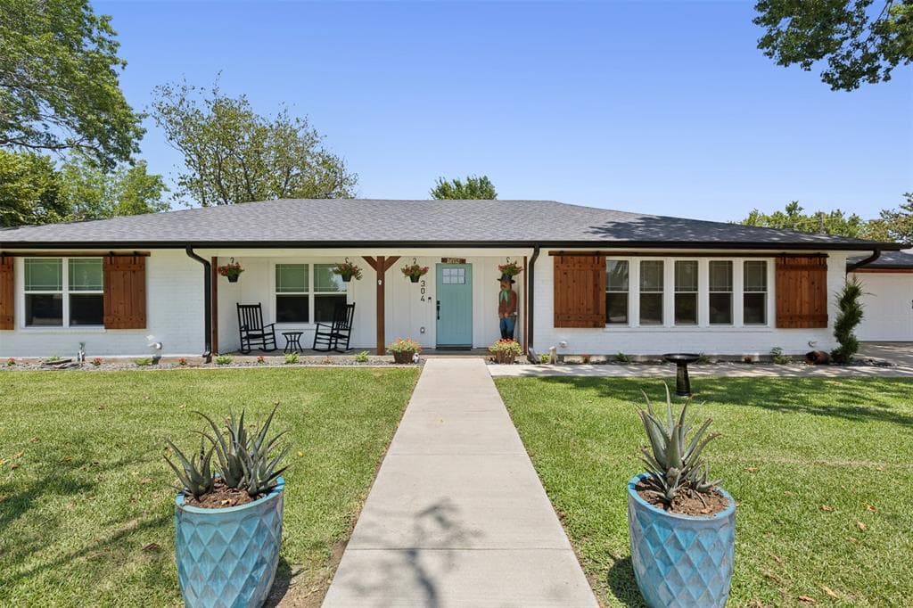 304 W Links Dr