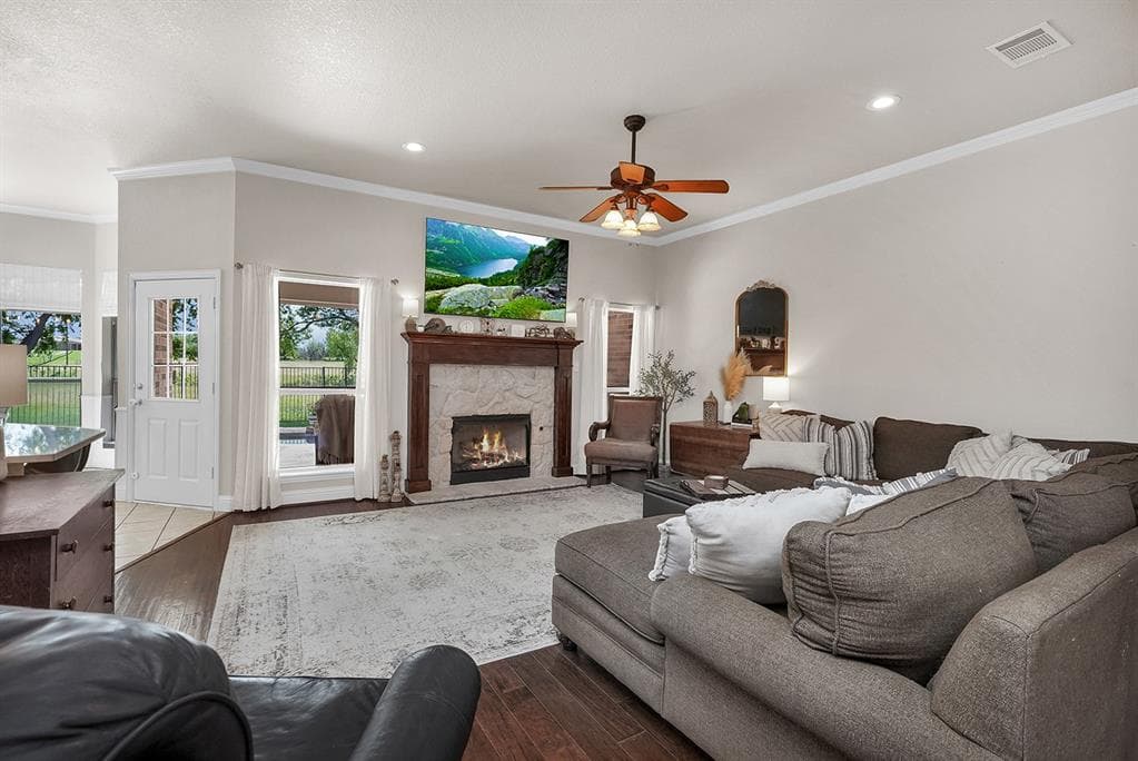 806 N Tejas Dr