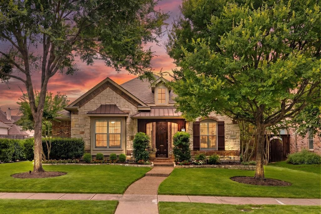 10051 Beachwood Dr