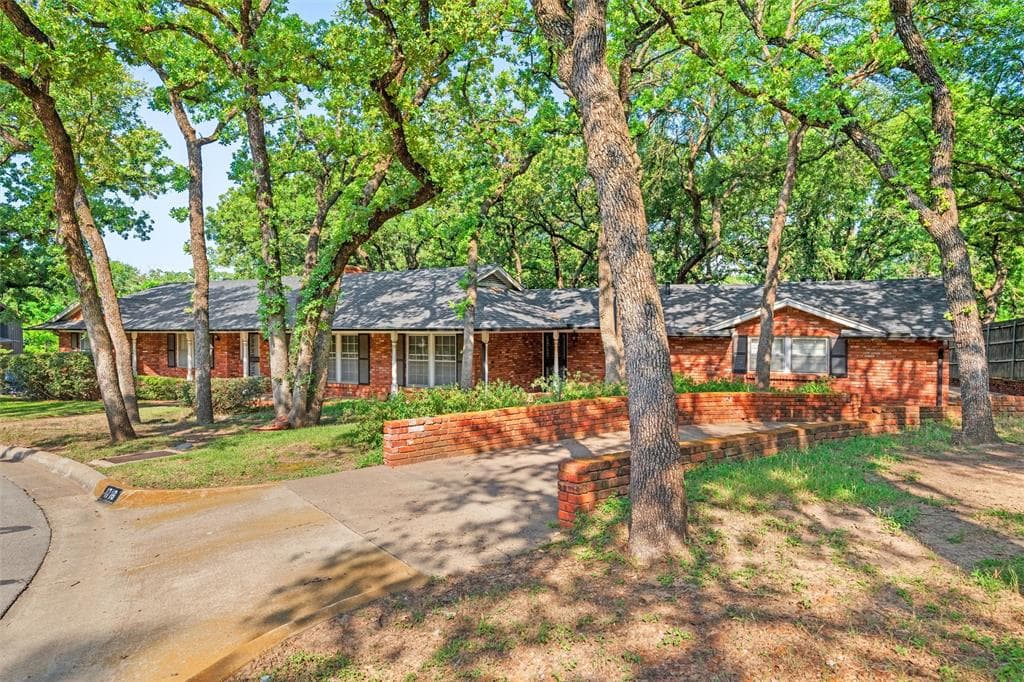 1716 Jacqueline Ct