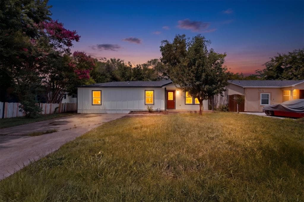 11303 Iris Dr