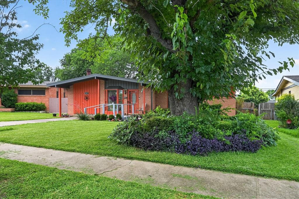 2251 Myrtlewood Dr