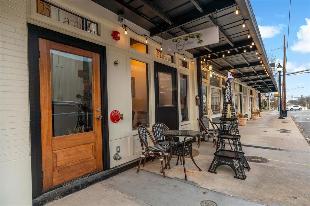 121-125 Lamar Ave
