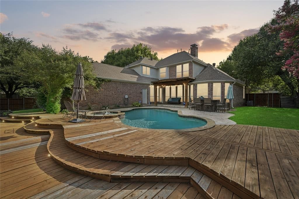 612 Driftwood Ct
