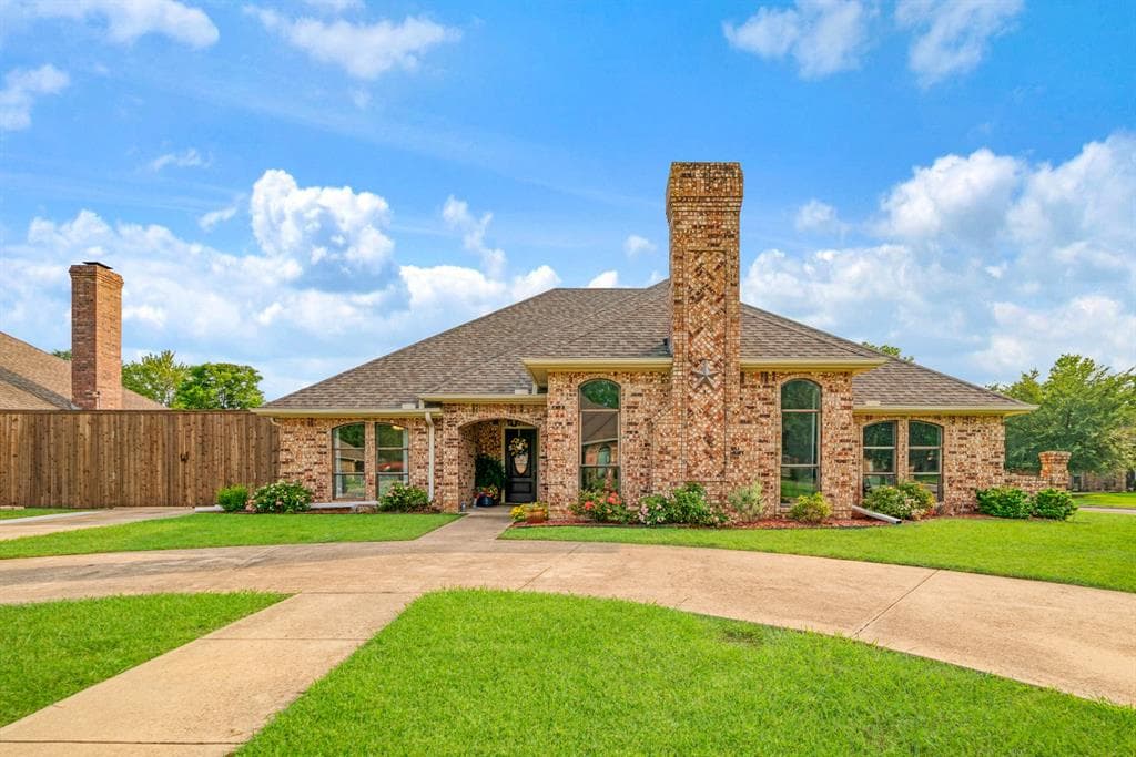 1945 N Collegiate Dr