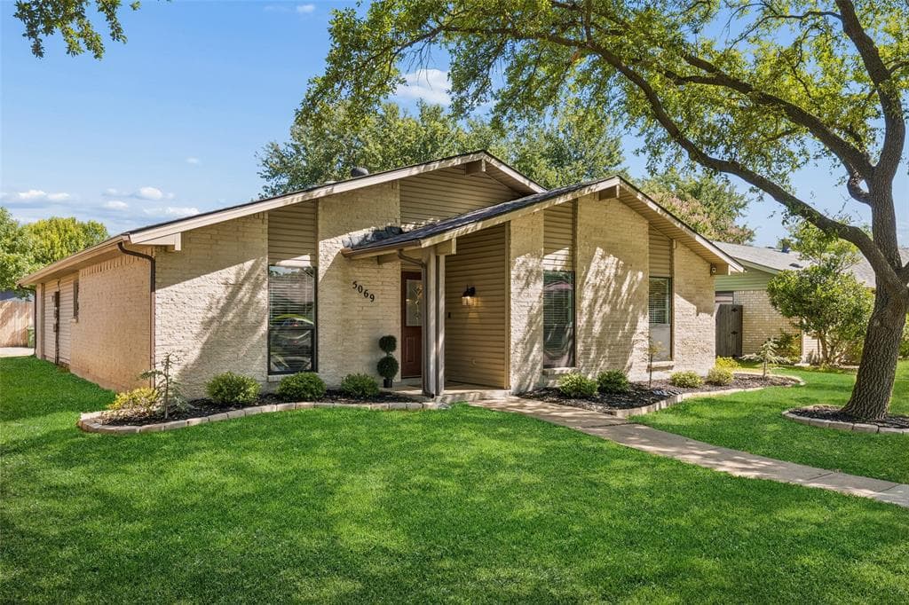 5069 Aztec Dr