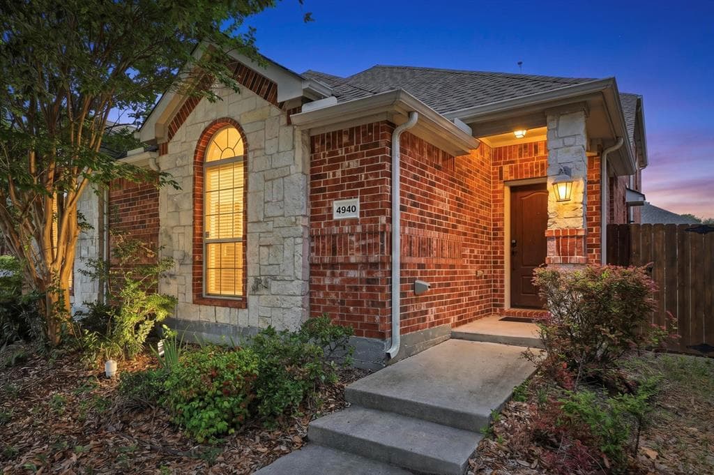 4940 Stray Creek Ln