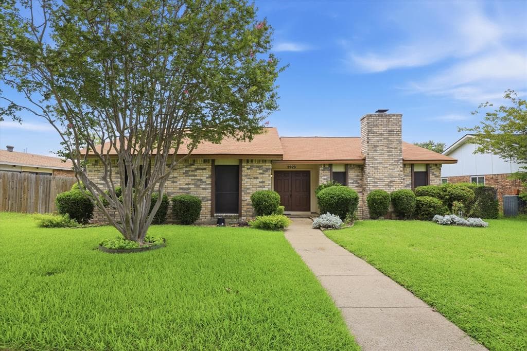 2929 Silverdale Ln