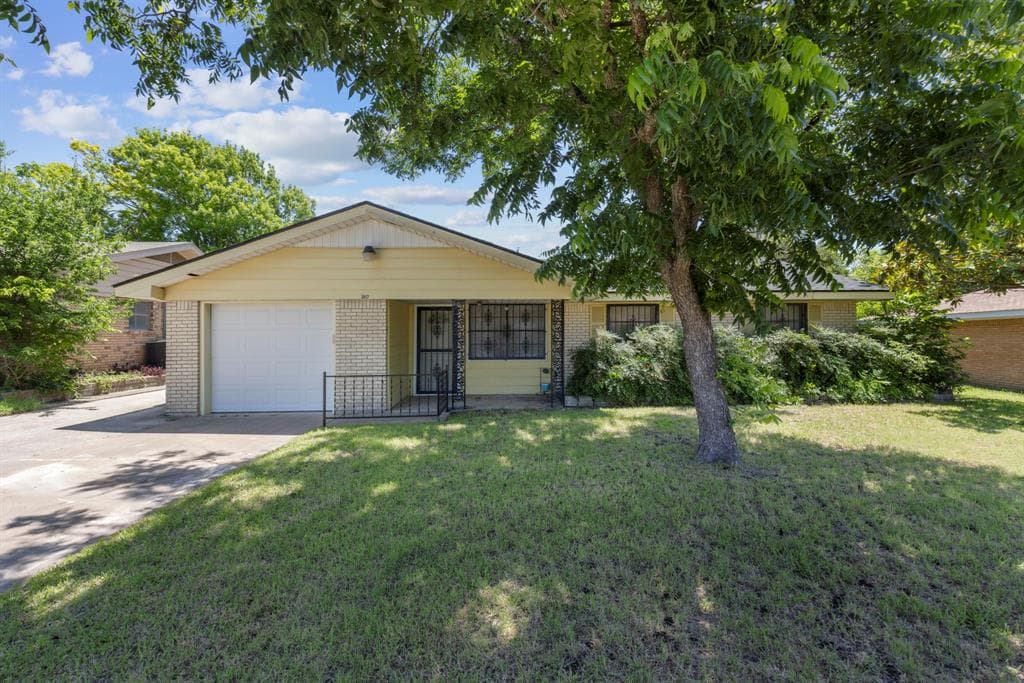 3817 Lancelot Ln