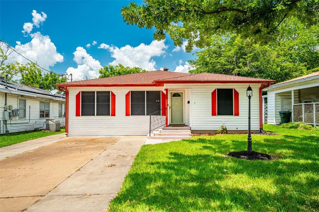 219 W Wilson Ave
