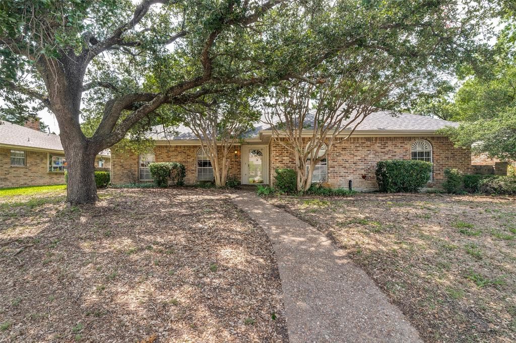 2404 Glen Forest Ln