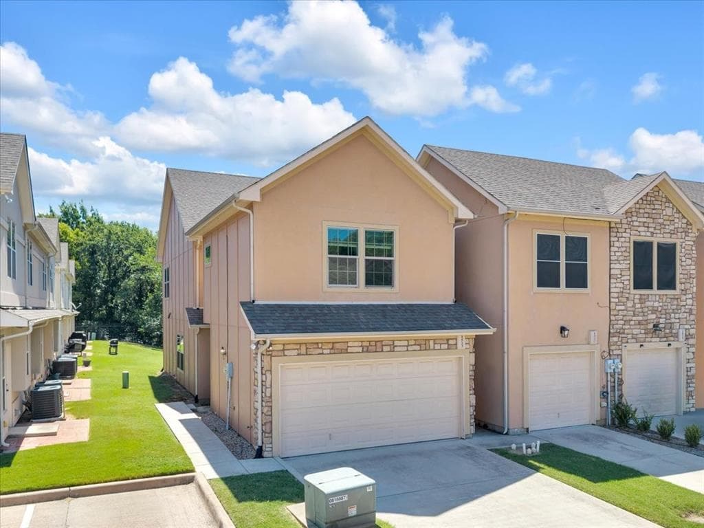 1523 Cozy Dr