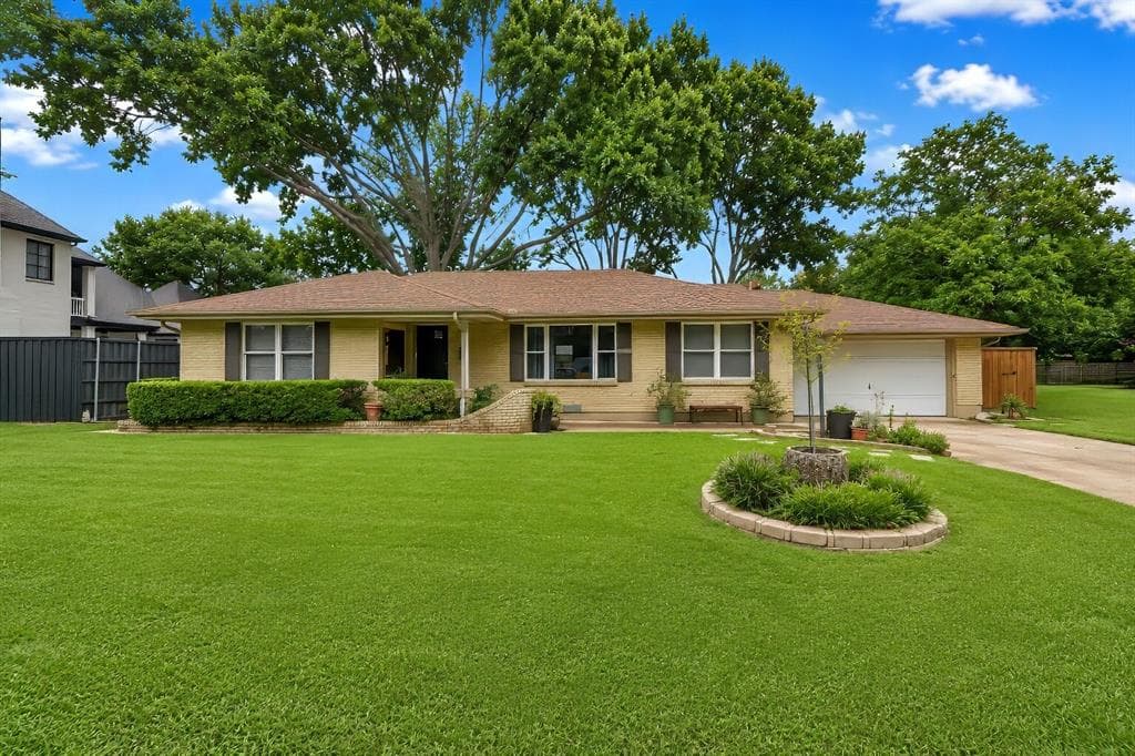 3056 Primrose Ln