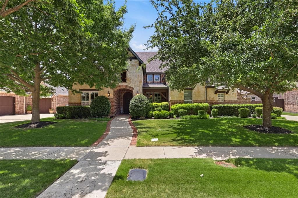 6800 Whittier Ln