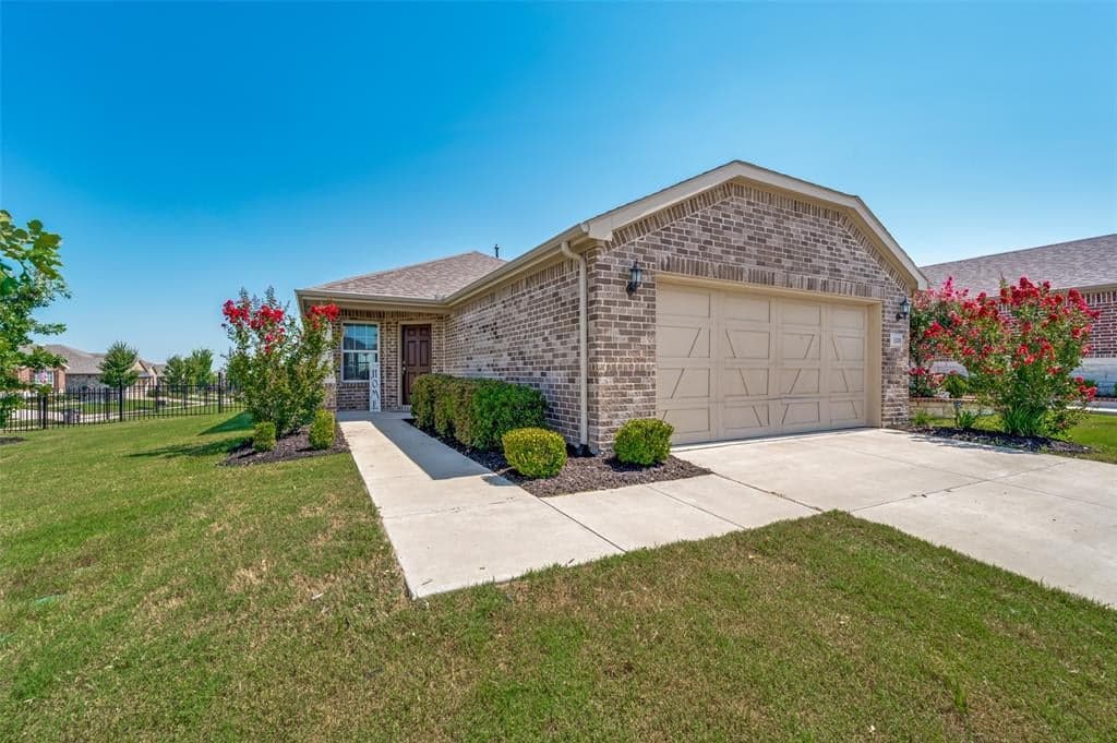 1201 Eagle Ln