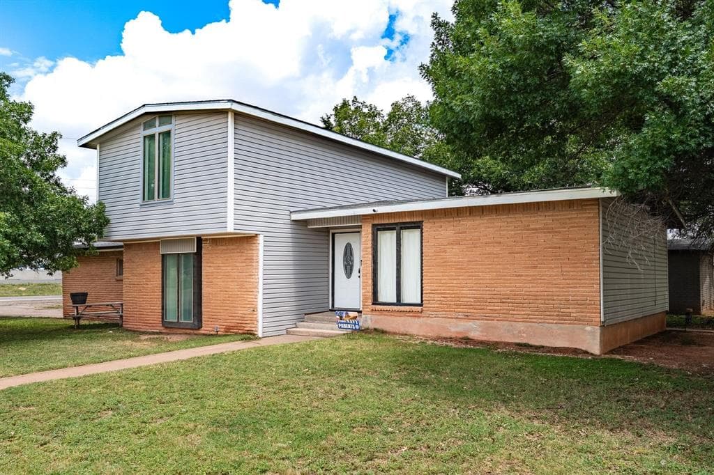 1602 N Bowie Dr