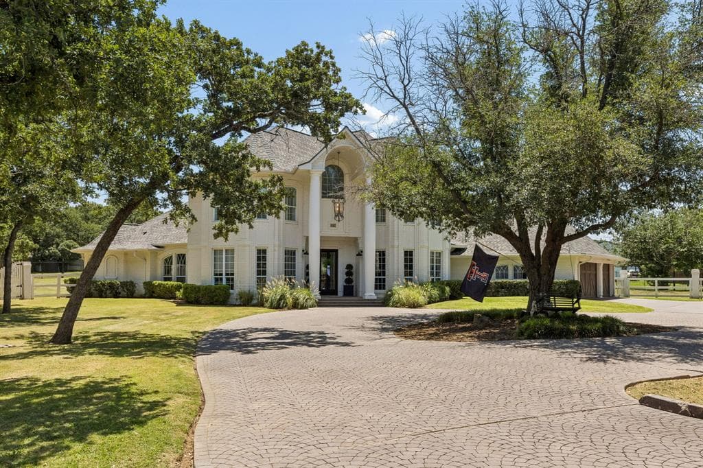 110 Falcon Ct