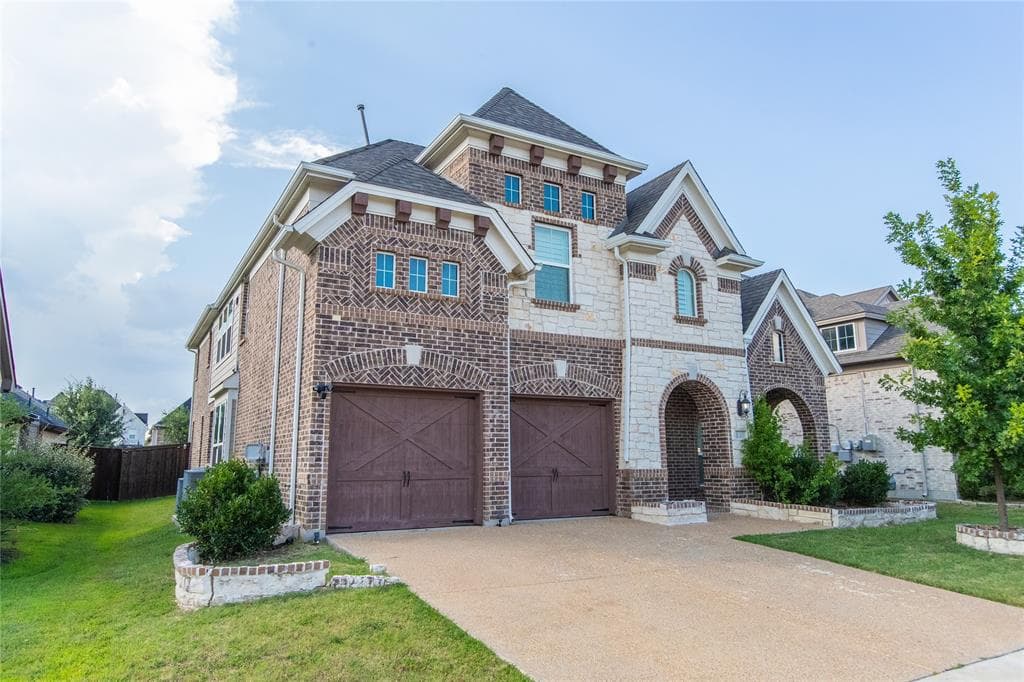 141 Iris Dr