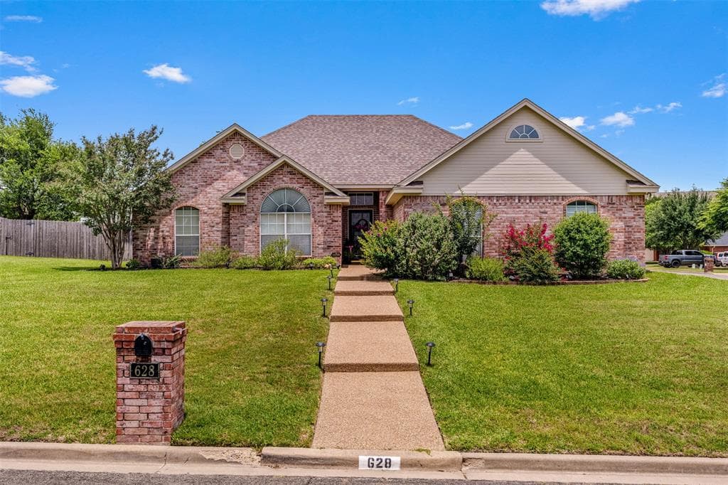 628 Willow Creek Dr