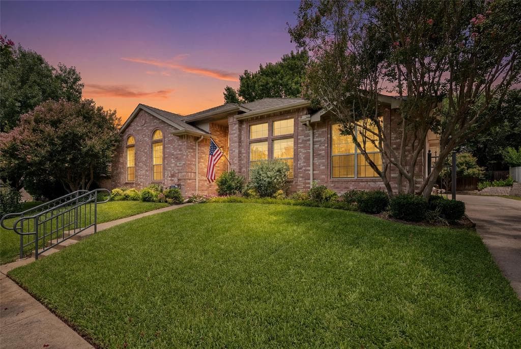 2608 Rochelle Dr