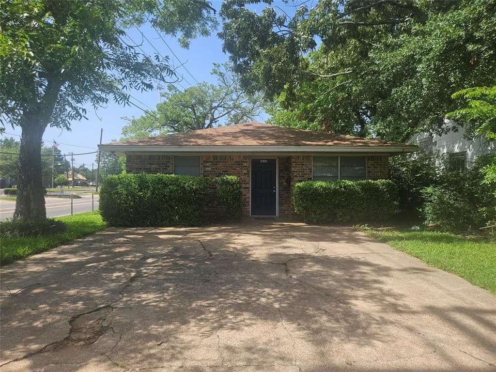 1860 W Kaufman St