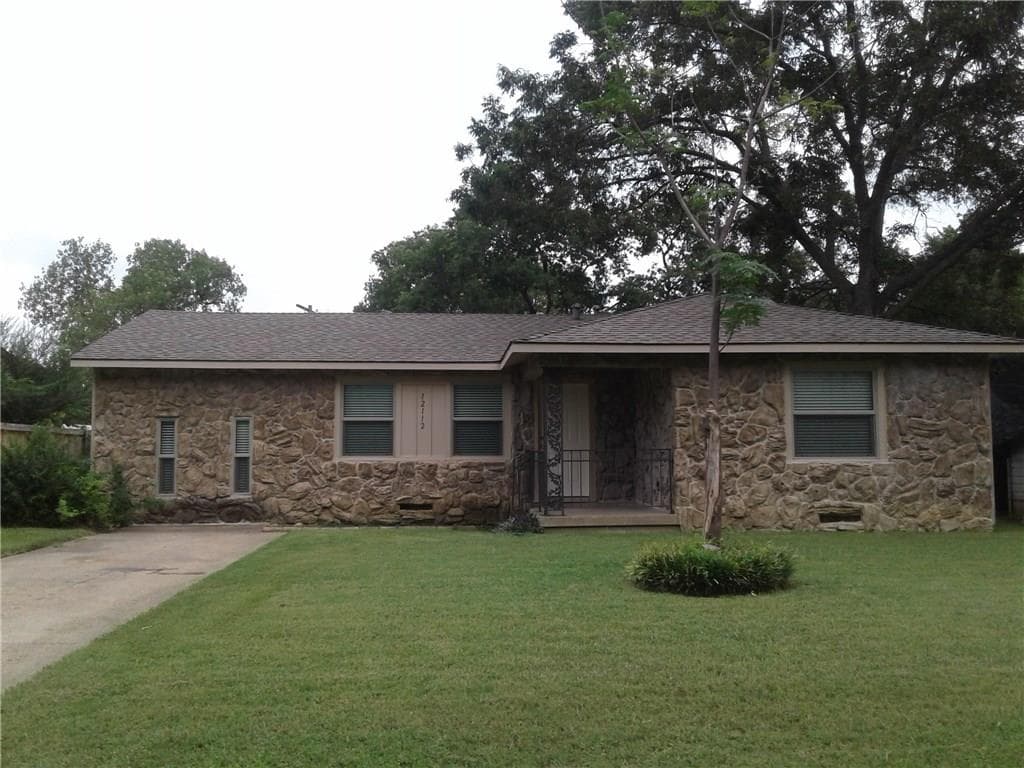 12112 Bellafonte Dr