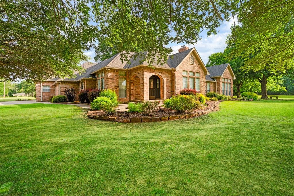 4585 Farm Road 195