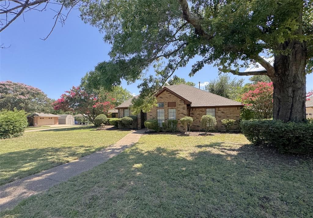 6229 Parkview Dr