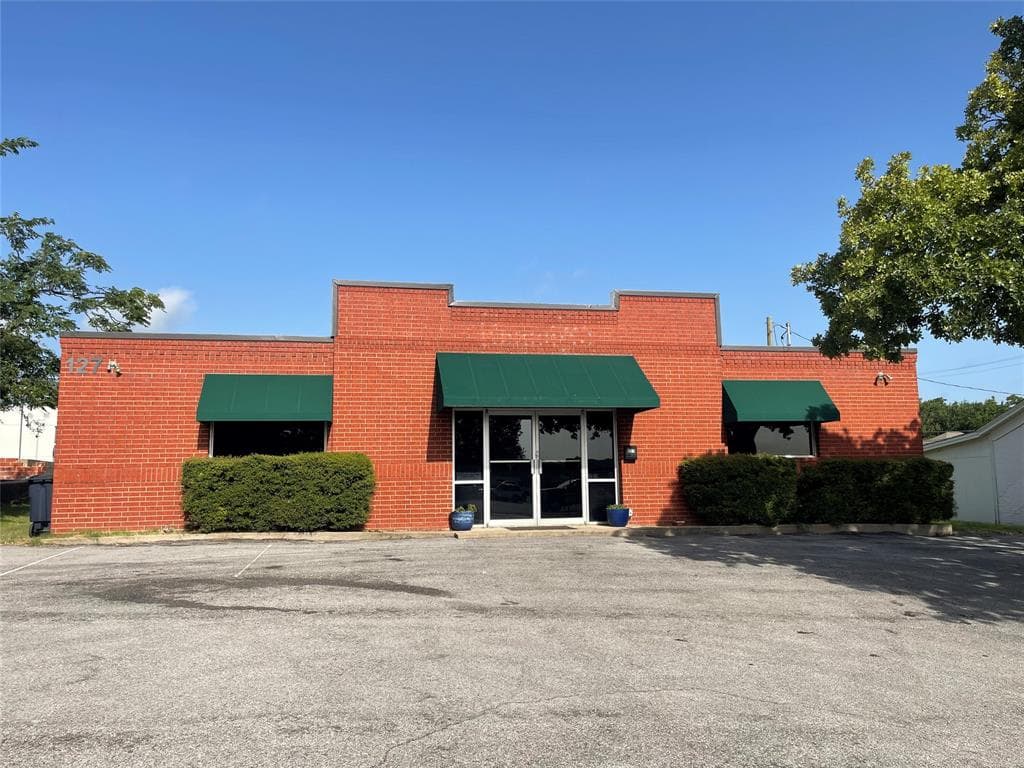 127 N Waco St