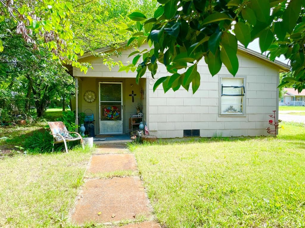 312 E Elm St