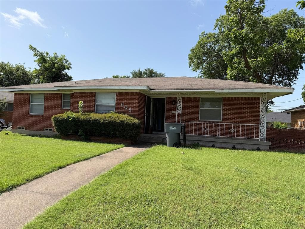 608 Donlee Rd