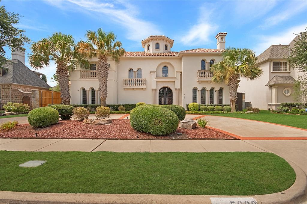 5008 Bellaire Dr