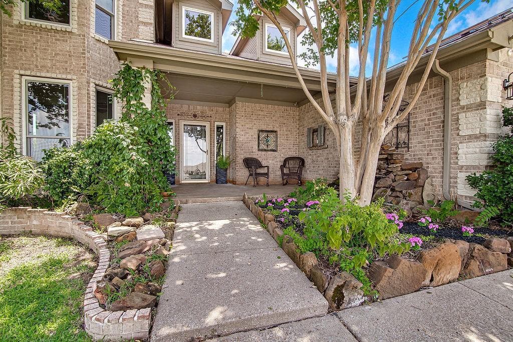800 Joshua Dr