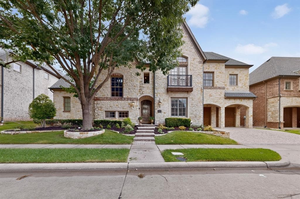 5745 Bernay Ln