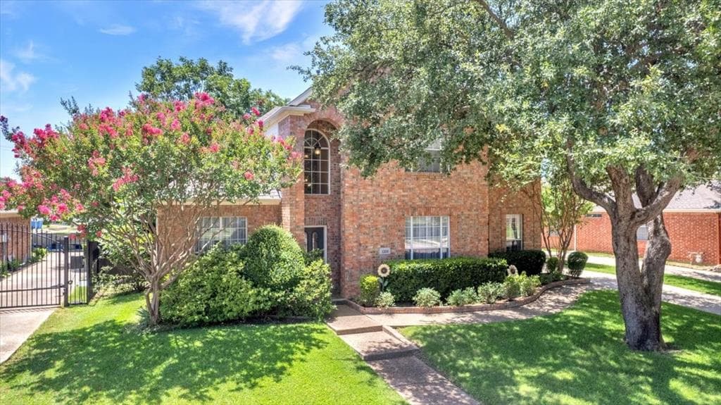 1300 Yellowstone Ln