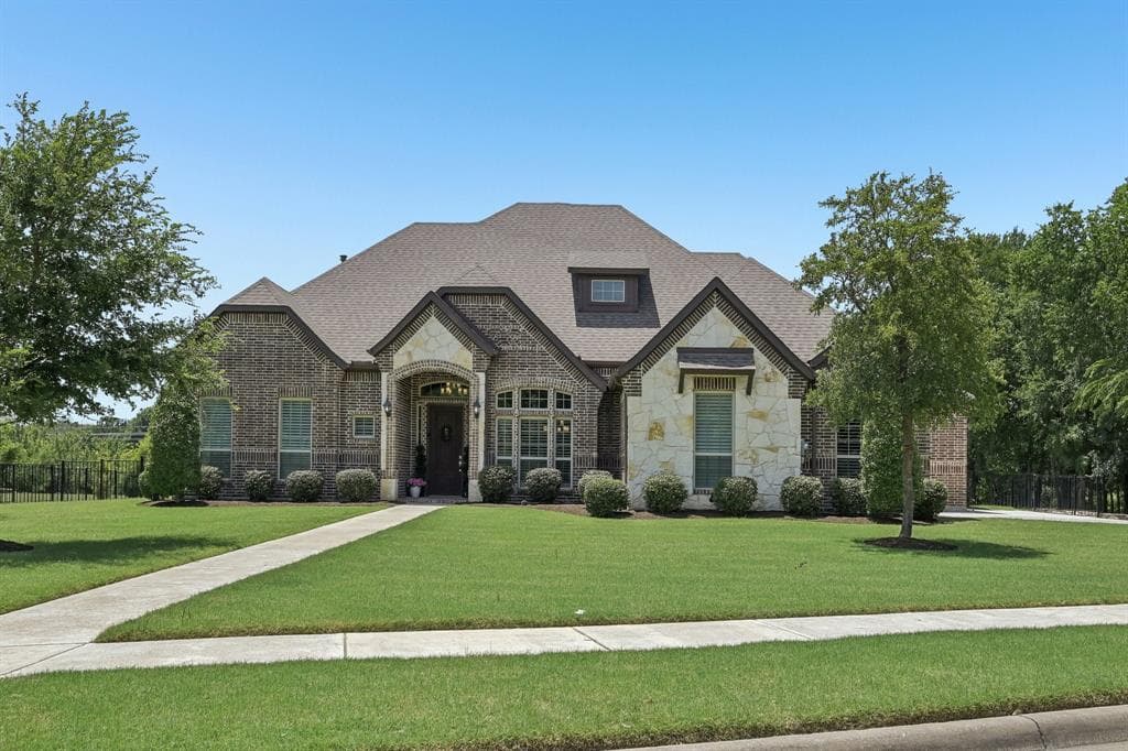 204 Falcon Point Dr