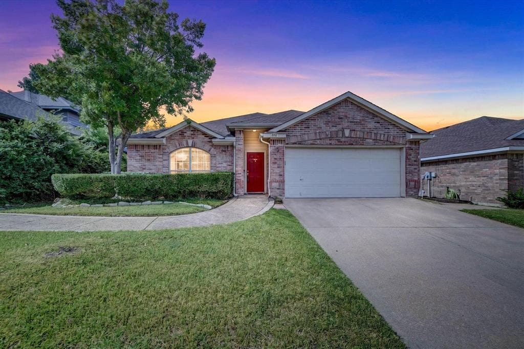808 Silverbrook Dr